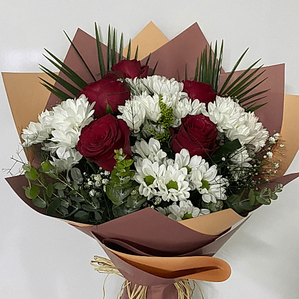  Burdur Çiçek Gönder - BEYAZ RENK İTHAL PAPATYA ve 5 ADET GÜL DEN OLUŞAN BUKET