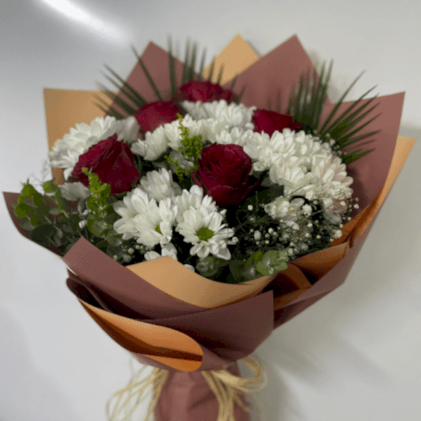  Burdur Çiçek - BEYAZ RENK İTHAL PAPATYA ve 5 ADET GÜL DEN OLUŞAN BUKET